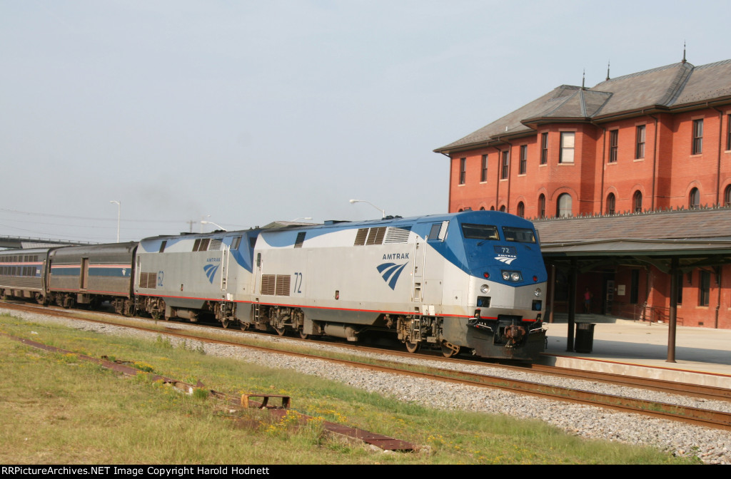 AMTK 72 & 62 lead train P092-08 into the station